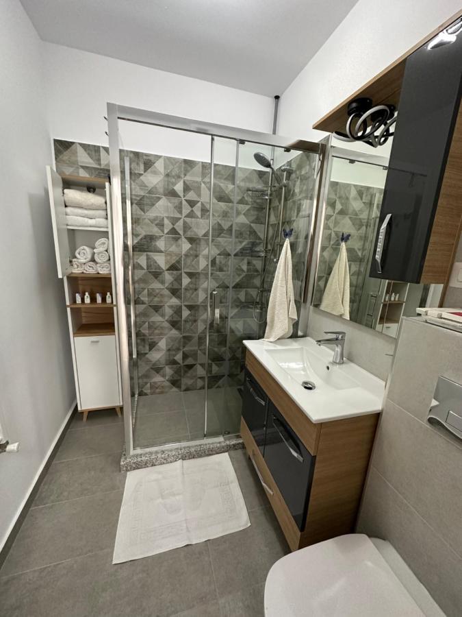 Glamart Apartment Крайова Екстер'єр фото