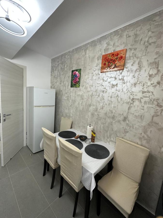 Glamart Apartment Крайова Екстер'єр фото