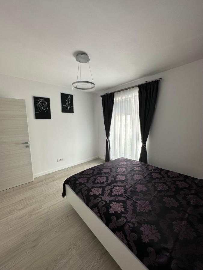 Glamart Apartment Крайова Екстер'єр фото