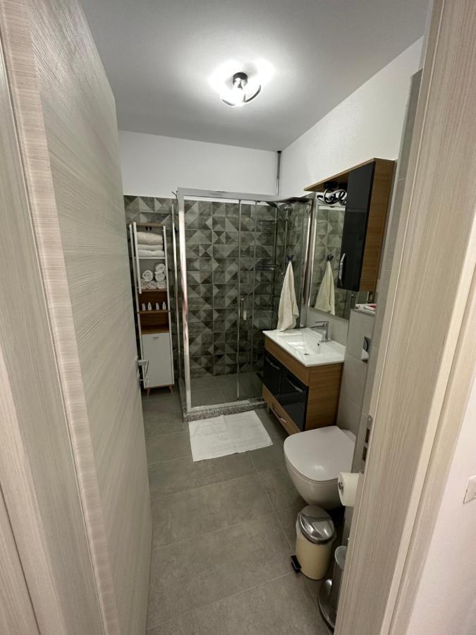 Glamart Apartment Крайова Екстер'єр фото