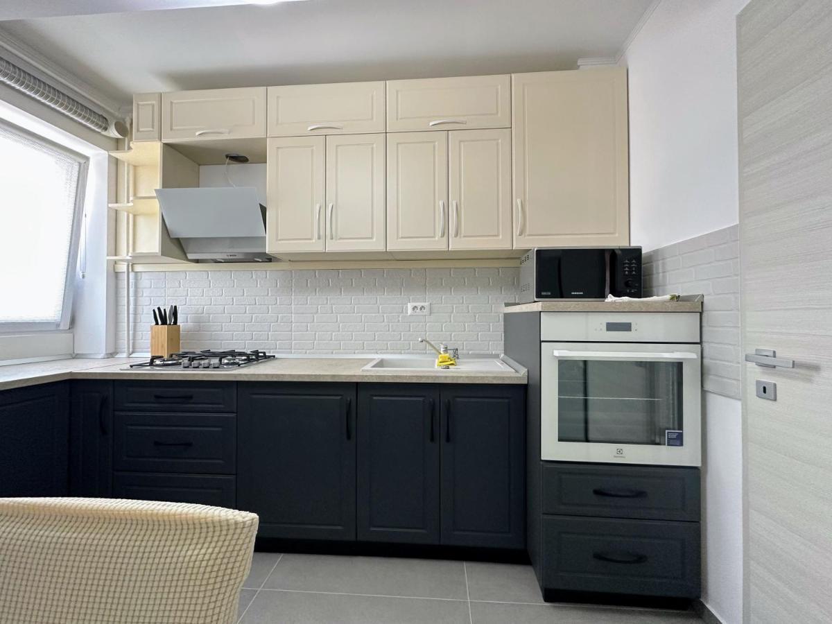 Glamart Apartment Крайова Екстер'єр фото